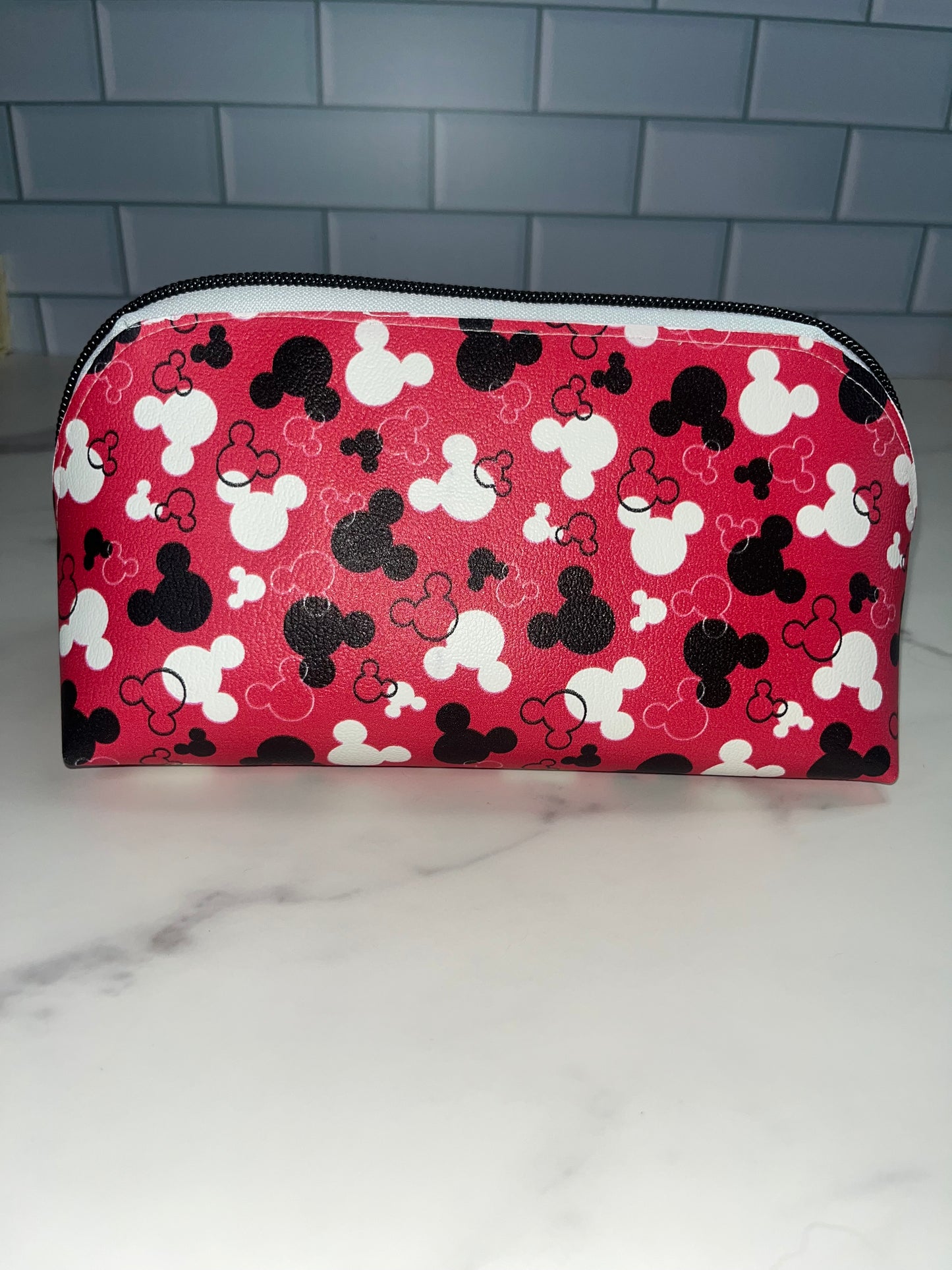 Mouse About Town Zip & Go Bag